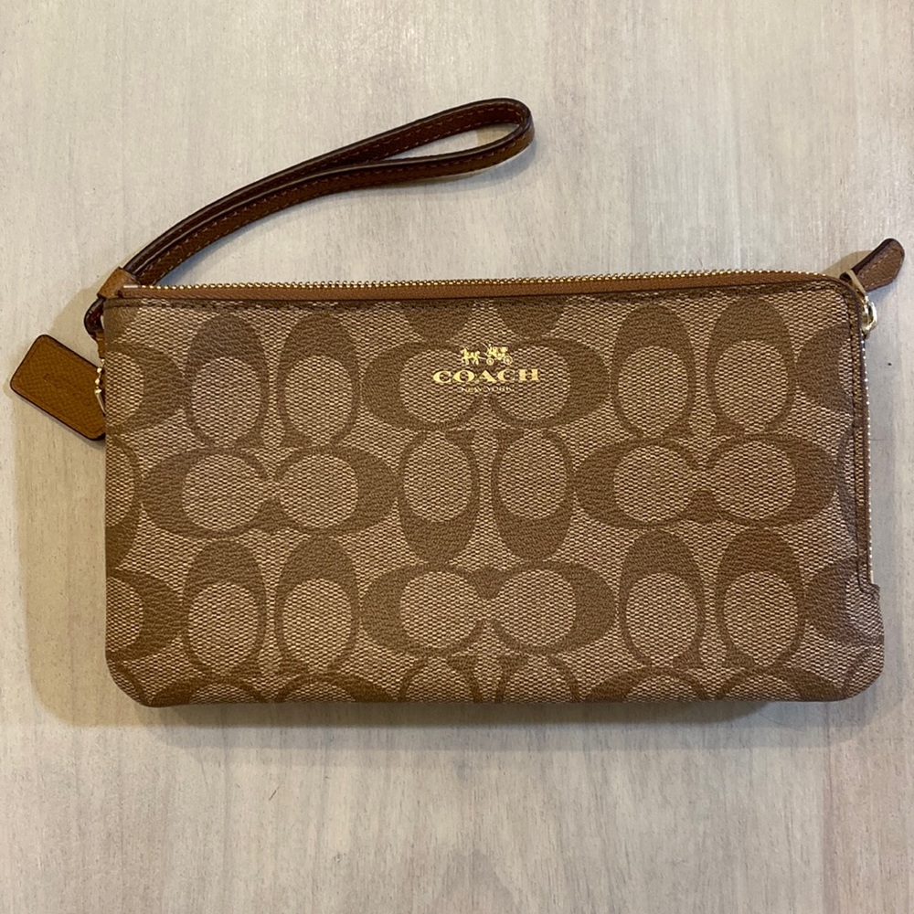 Coach wristlet wallet